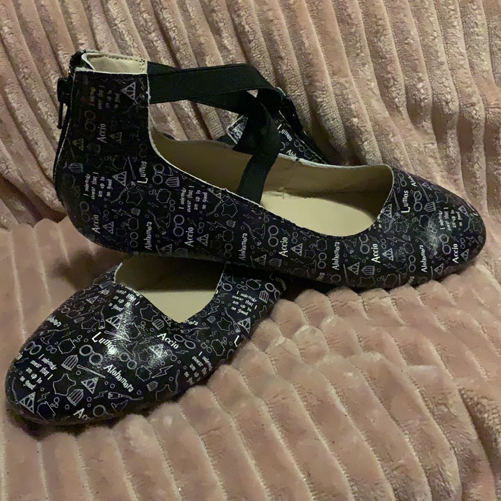 Size 38 or 7 women’s Harry Potter Monkey Feet